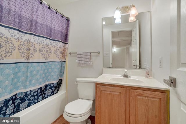 2236 BERNAYS DR, York, PA 17404
