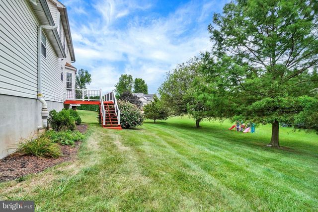 2236 BERNAYS DR, York, PA 17404