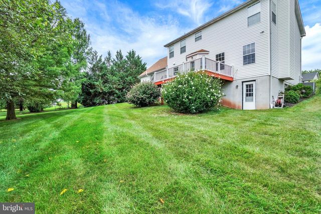 2236 BERNAYS DR, York, PA 17404