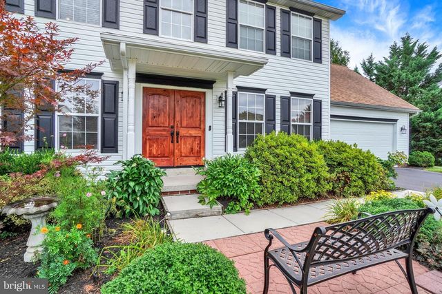 2236 BERNAYS DR, York, PA 17404