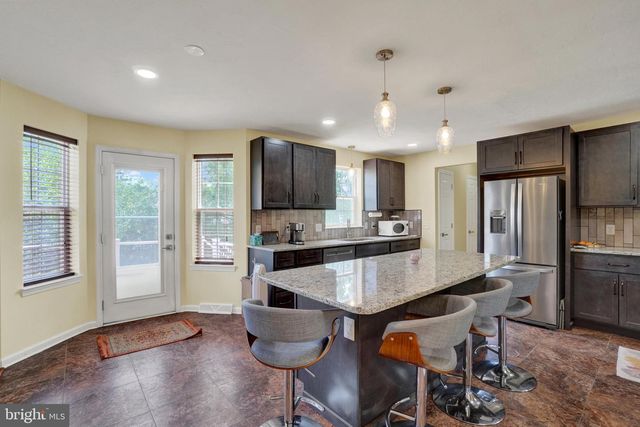 2236 BERNAYS DR, York, PA 17404