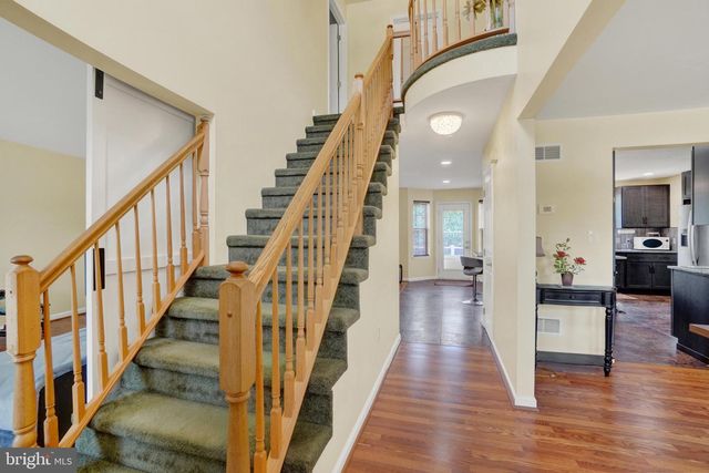 2236 BERNAYS DR, York, PA 17404