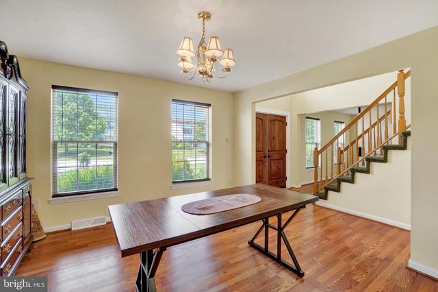 2236 BERNAYS DR, York, PA 17404