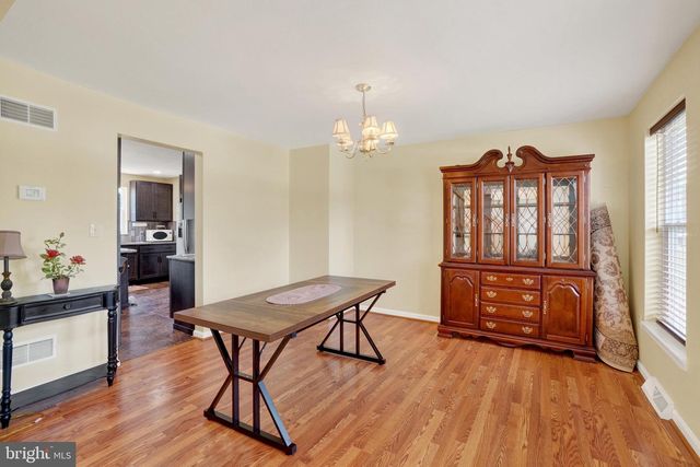 2236 BERNAYS DR, York, PA 17404