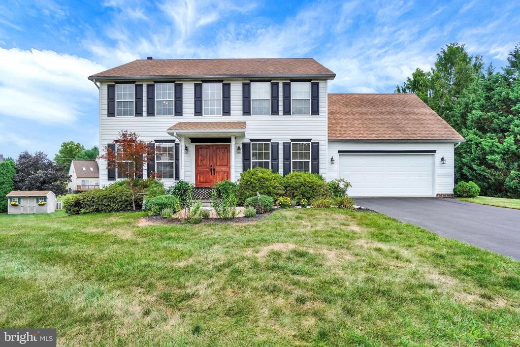 2236 BERNAYS DR, York, PA 17404