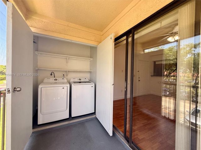 15570 SW 105th Ln 1706, Miami, FL 33196