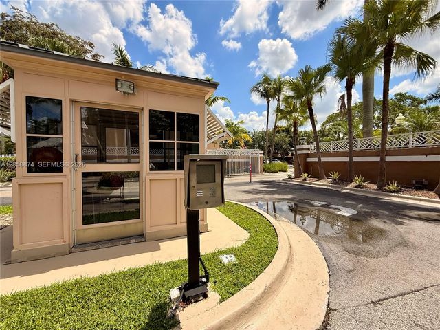 15570 SW 105th Ln 1706, Miami, FL 33196