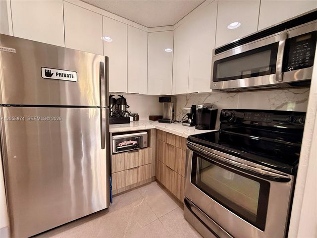 15570 SW 105th Ln 1706, Miami, FL 33196