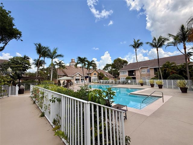 15570 SW 105th Ln 1706, Miami, FL 33196