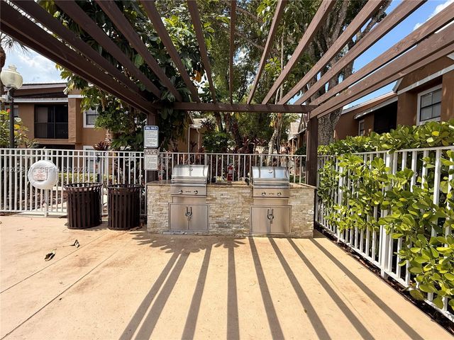 15570 SW 105th Ln 1706, Miami, FL 33196