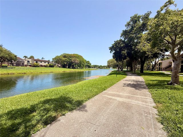 15570 SW 105th Ln 1706, Miami, FL 33196