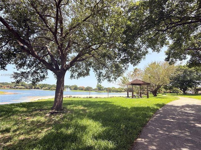15570 SW 105th Ln 1706, Miami, FL 33196