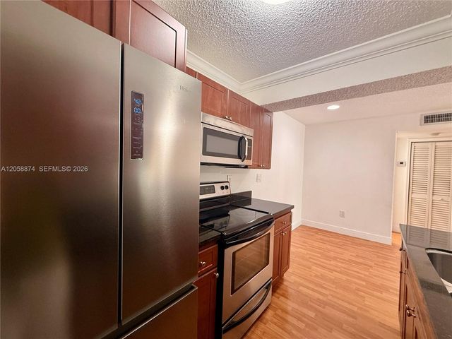 15570 SW 105th Ln 1706, Miami, FL 33196
