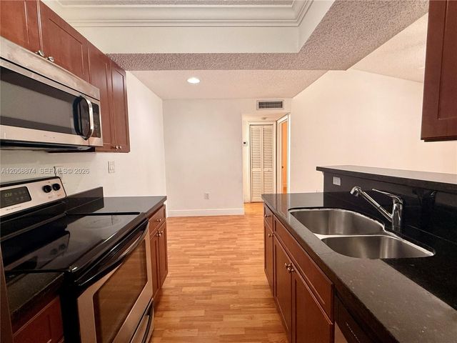 15570 SW 105th Ln 1706, Miami, FL 33196