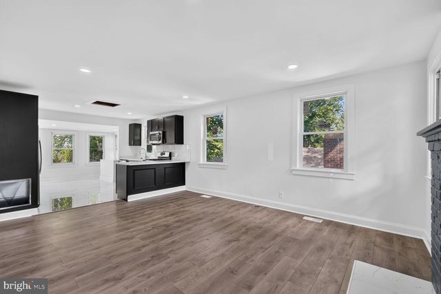 1227 44TH PL SE, Washington, DC 20019