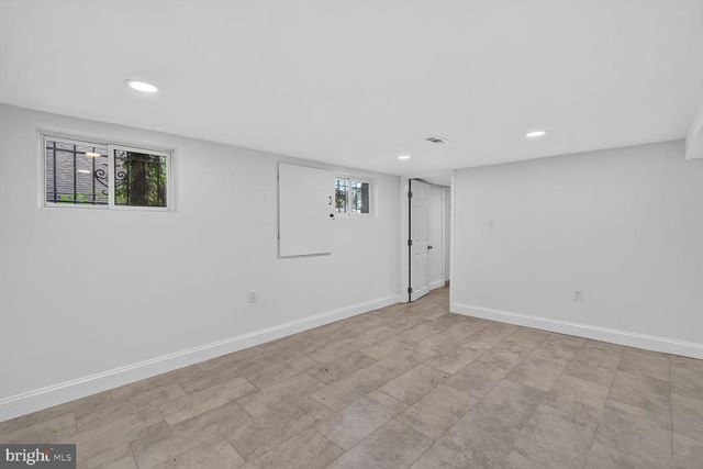 1227 44TH PL SE, Washington, DC 20019
