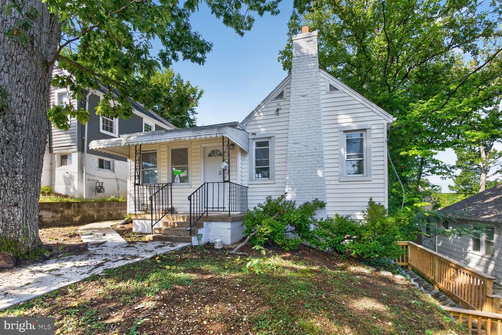 1227 44TH PL SE, Washington, DC 20019