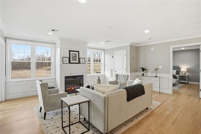 9 Joseph N Zenga Jr Boulevard 307, East Greenwich, RI 02818