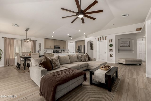 2521 W DARREL Road, Phoenix, AZ 85041