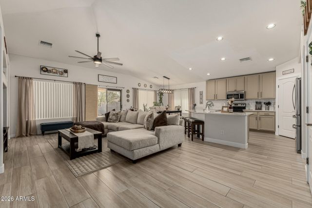 2521 W DARREL Road, Phoenix, AZ 85041