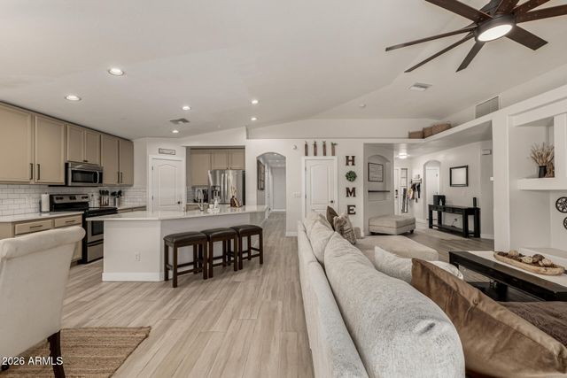 2521 W DARREL Road, Phoenix, AZ 85041