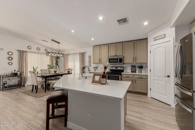 2521 W DARREL Road, Phoenix, AZ 85041