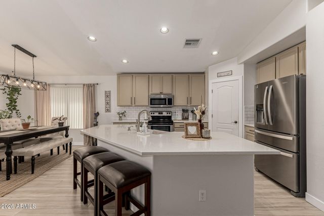 2521 W DARREL Road, Phoenix, AZ 85041