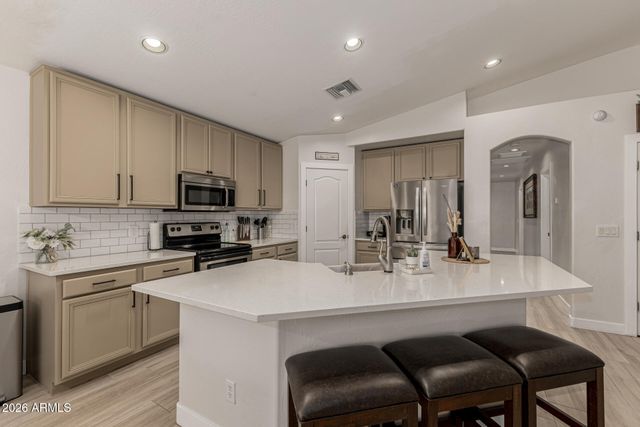 2521 W DARREL Road, Phoenix, AZ 85041