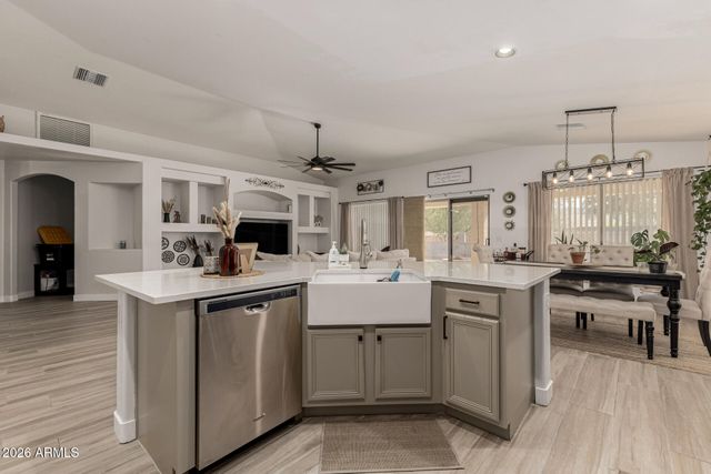 2521 W DARREL Road, Phoenix, AZ 85041