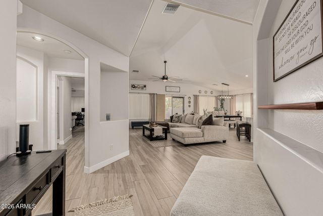 2521 W DARREL Road, Phoenix, AZ 85041