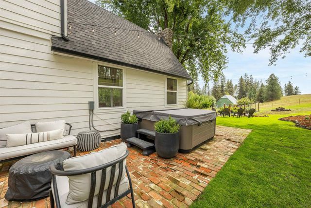 19009 N Little Spokane Dr, Colbert, WA 99005