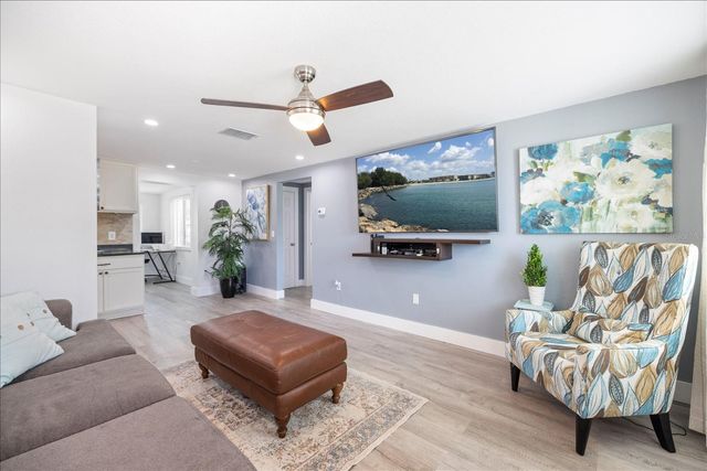 324 E GREEN STREET, Englewood, FL 34223