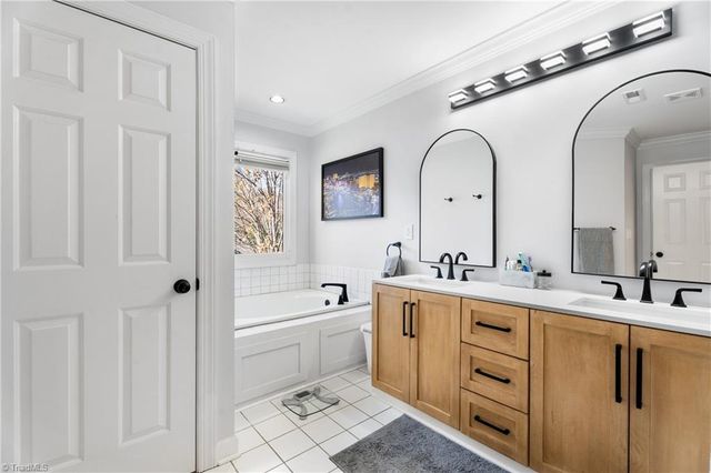 4775 Century Oaks Lane, Winston-salem, NC 27106