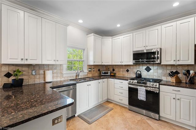 4775 Century Oaks Lane, Winston-salem, NC 27106