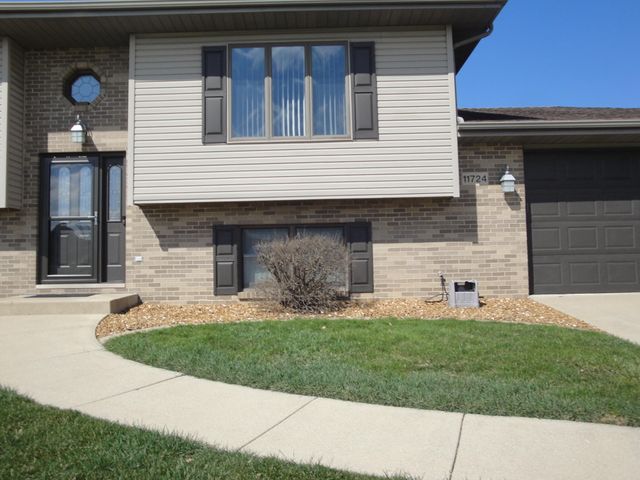 11724 S Magoun Drive, St. John, IN 46373