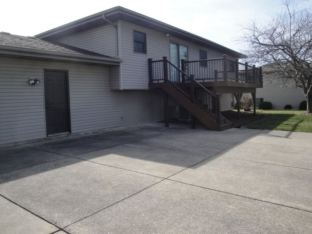 11724 S Magoun Drive, St. John, IN 46373