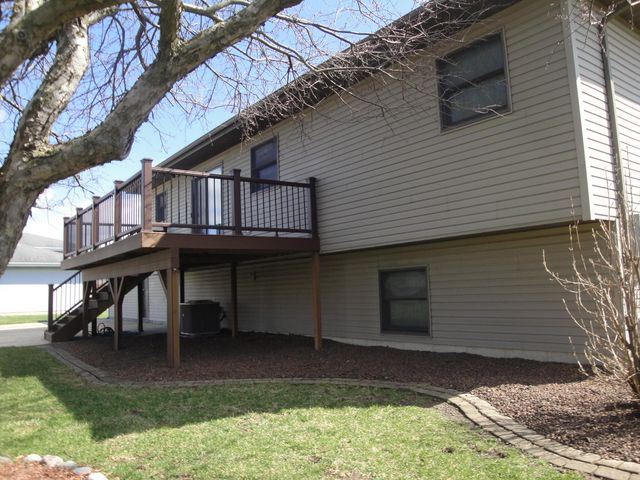 11724 S Magoun Drive, St. John, IN 46373