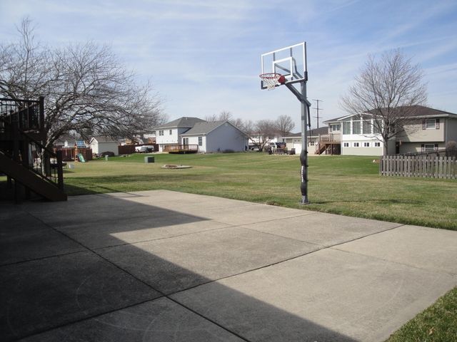 11724 S Magoun Drive, St. John, IN 46373