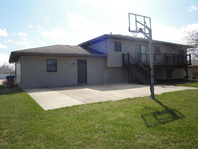 11724 S Magoun Drive, St. John, IN 46373