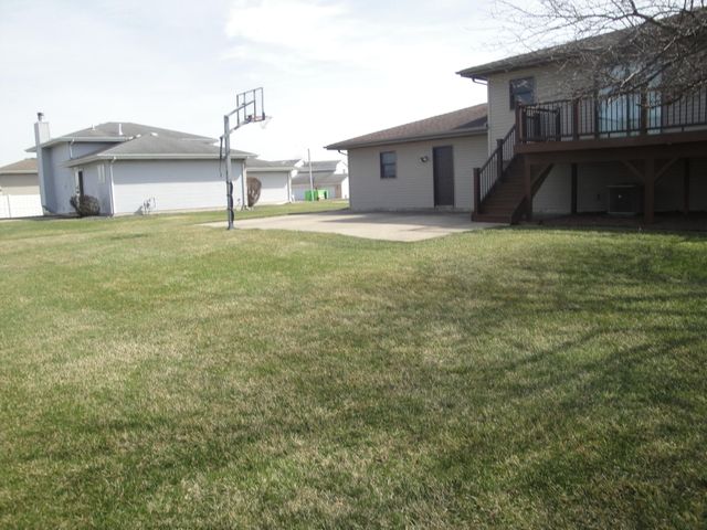 11724 S Magoun Drive, St. John, IN 46373