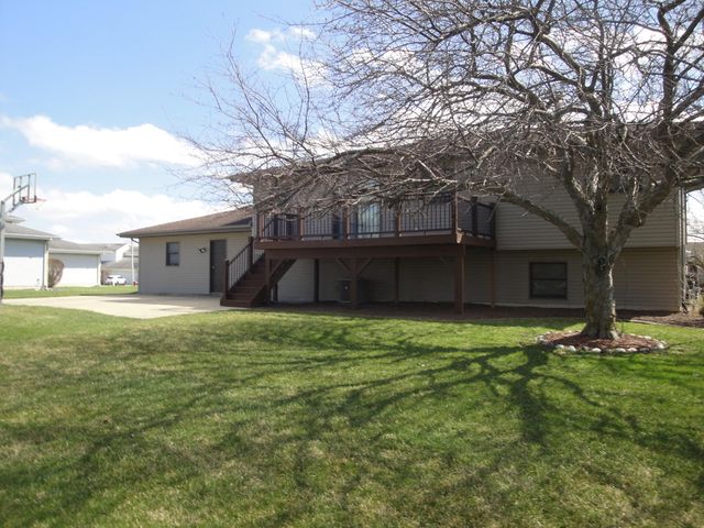 11724 S Magoun Drive, St. John, IN 46373
