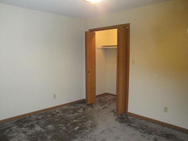 11724 S Magoun Drive, St. John, IN 46373