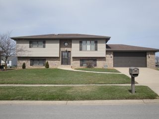11724 S Magoun Drive, St. John, IN 46373