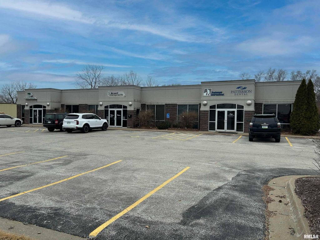 5216 SHERIDAN Street, Davenport, IA 52806