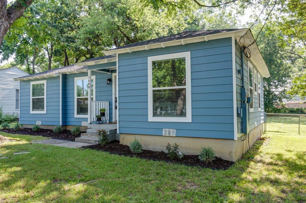 1608 Cottonwood Road, Carrollton, TX 75006