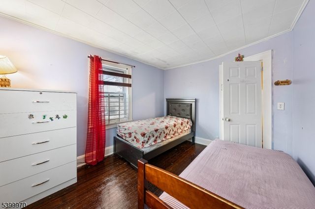 160 W Colfax Ave, Roselle Park Boro, NJ 07204