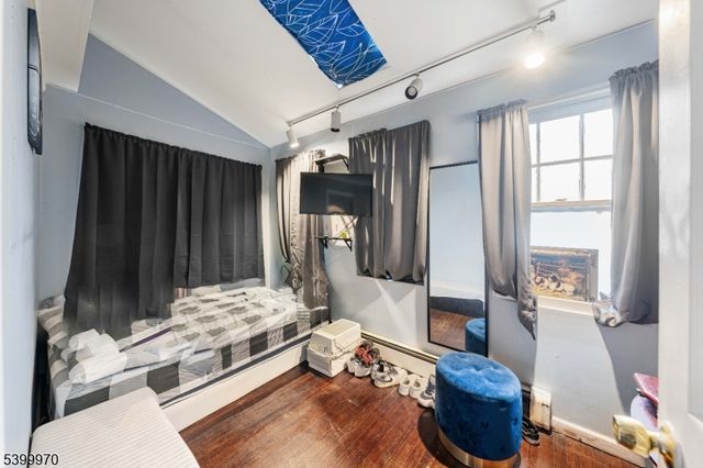 160 W Colfax Ave, Roselle Park Boro, NJ 07204