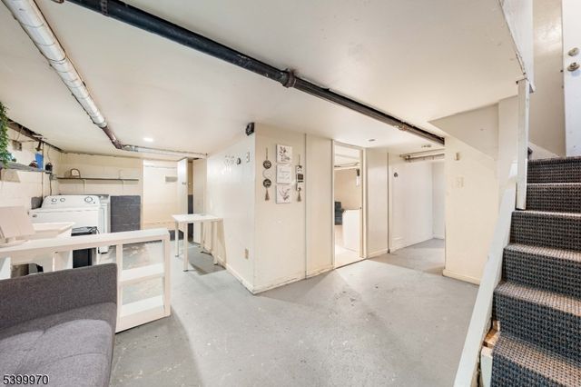 160 W Colfax Ave, Roselle Park Boro, NJ 07204