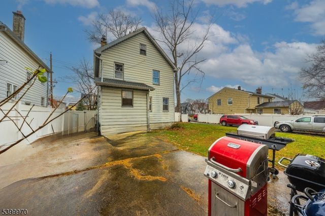 160 W Colfax Ave, Roselle Park Boro, NJ 07204