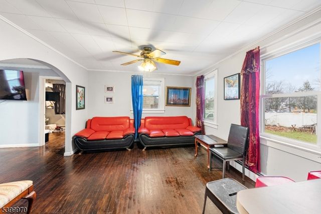 160 W Colfax Ave, Roselle Park Boro, NJ 07204